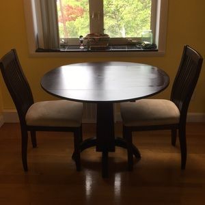 Round table with 6 chairs